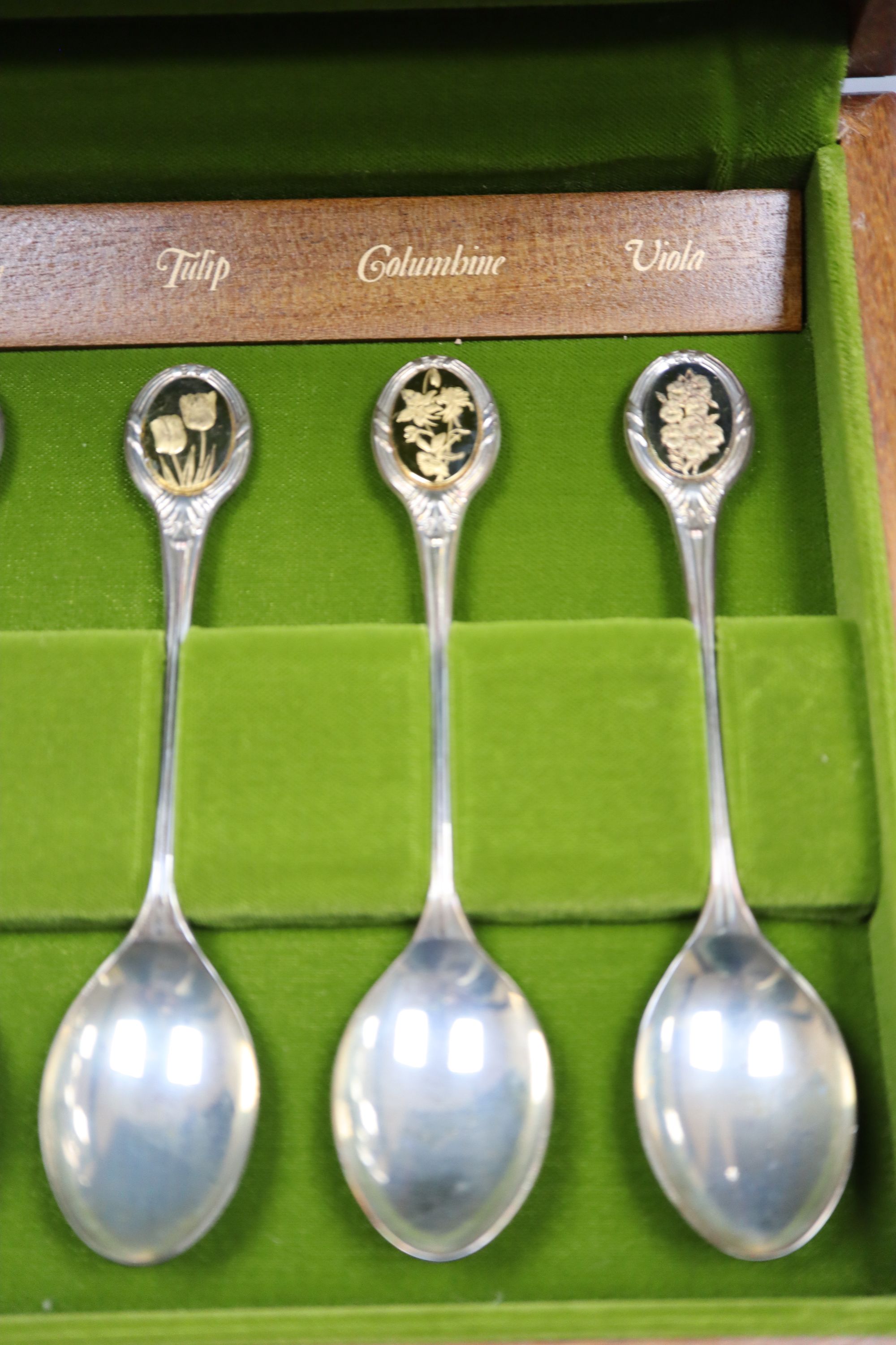 A modern cased set of twelve RHS parcel gilt silver flower spoon set.